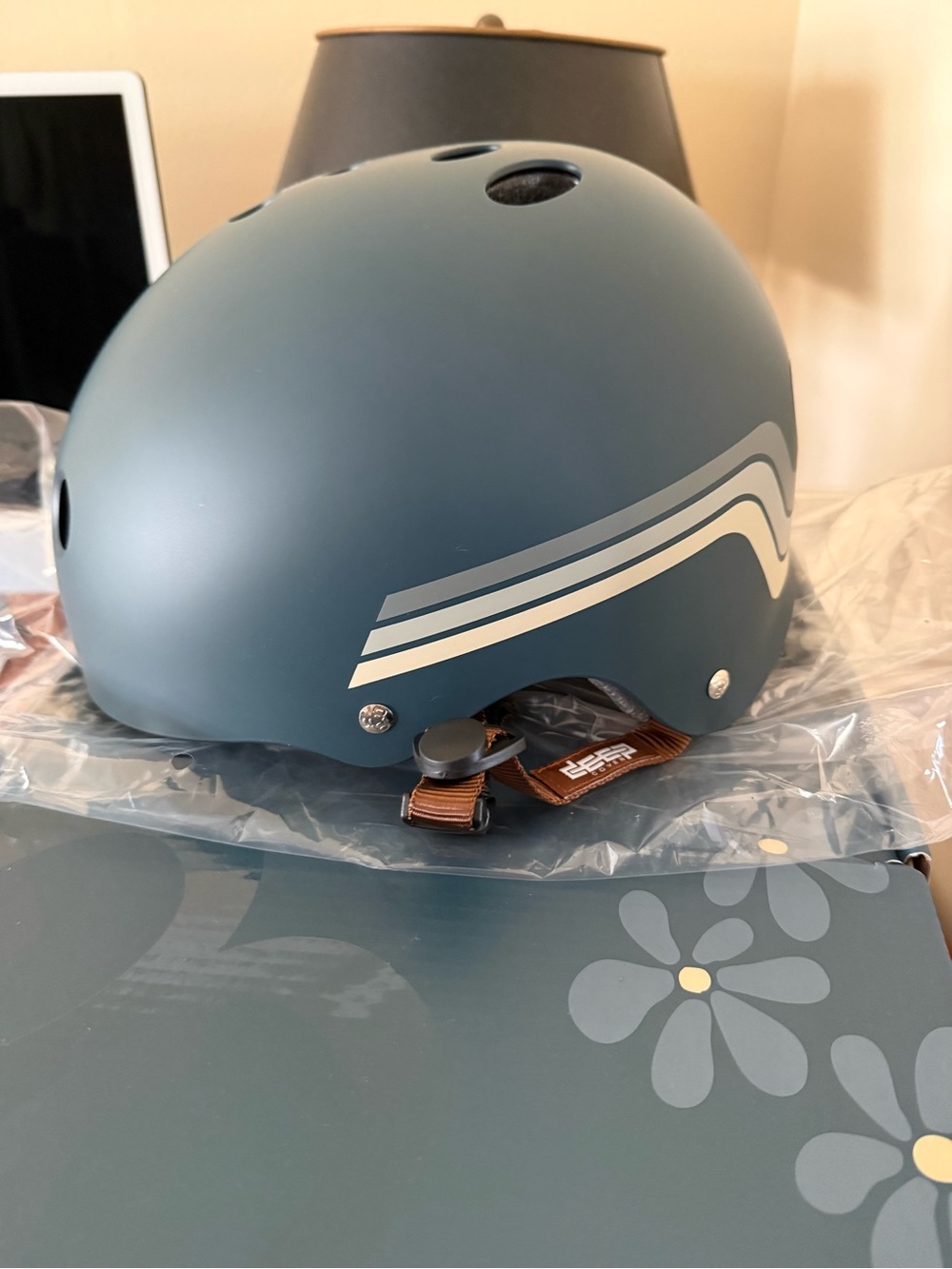 NWT GRL SWIRL Skateboarding Surfskate Blue Helmet